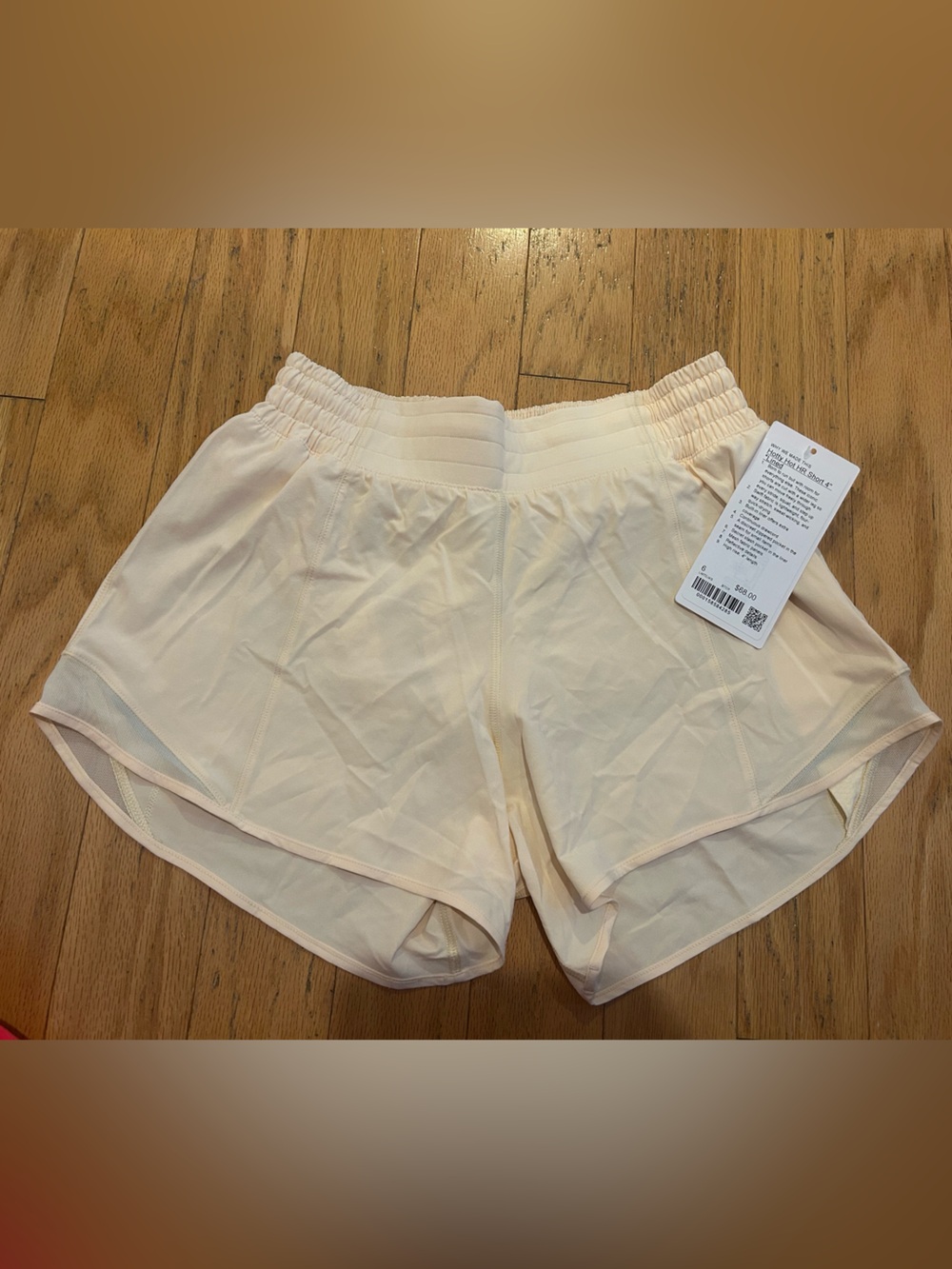 Lululemon NWT buttercream hotty hot shorts size 6